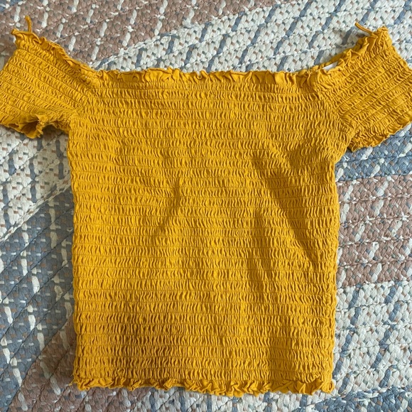 Yellow off the shoulder crop top - Picture 2 of 6